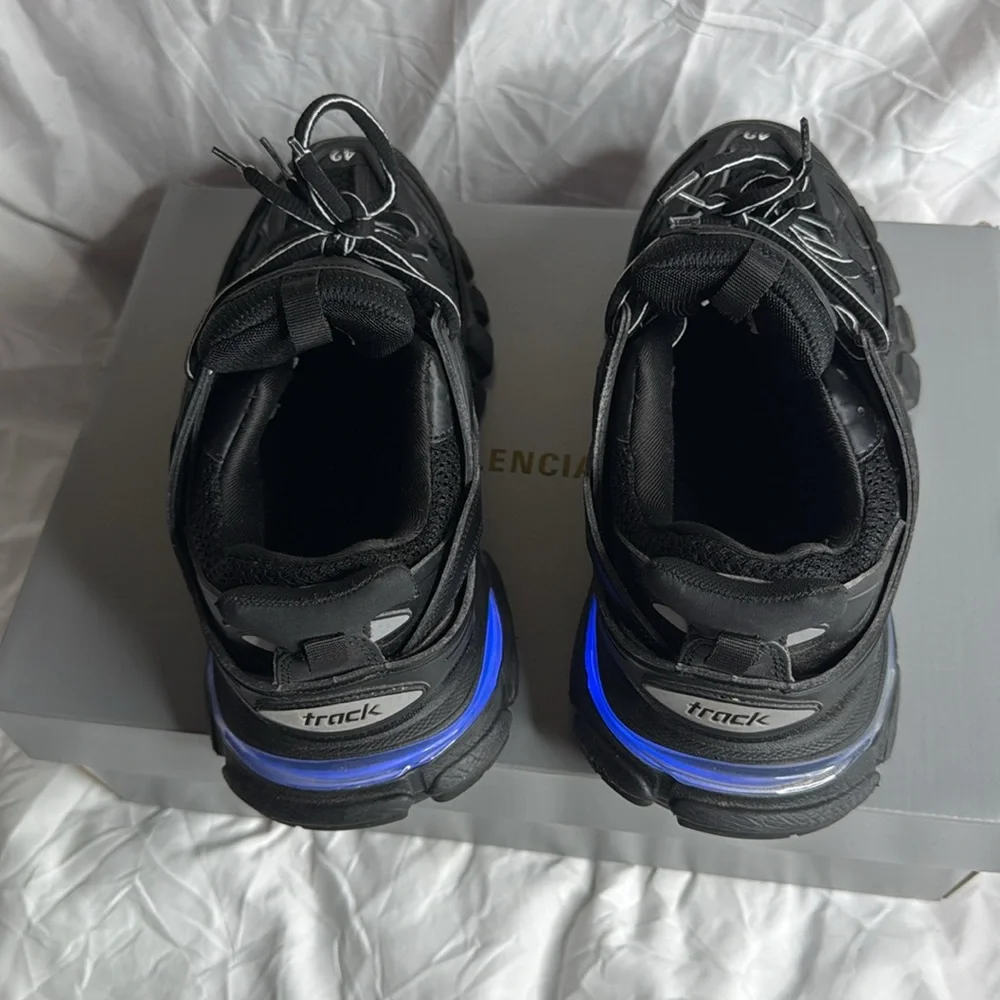 Size 42 - Picture 7 of 13